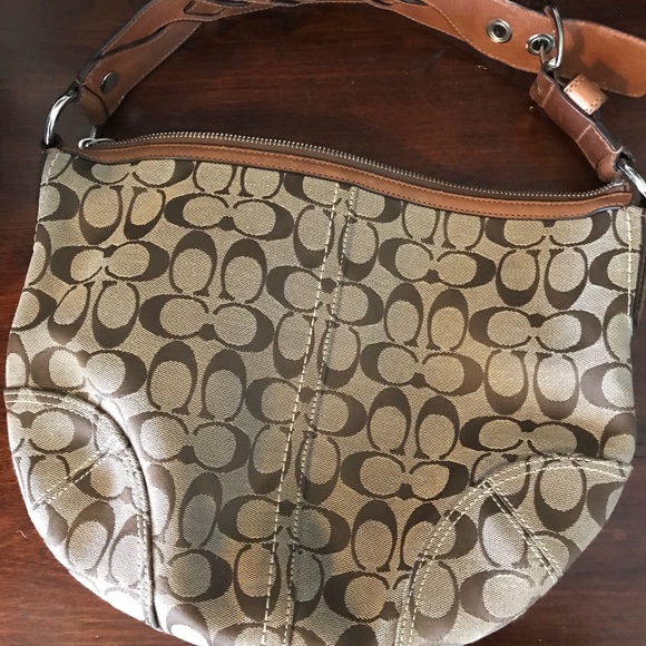 EUC classic coach purse - Picture 6 of 6